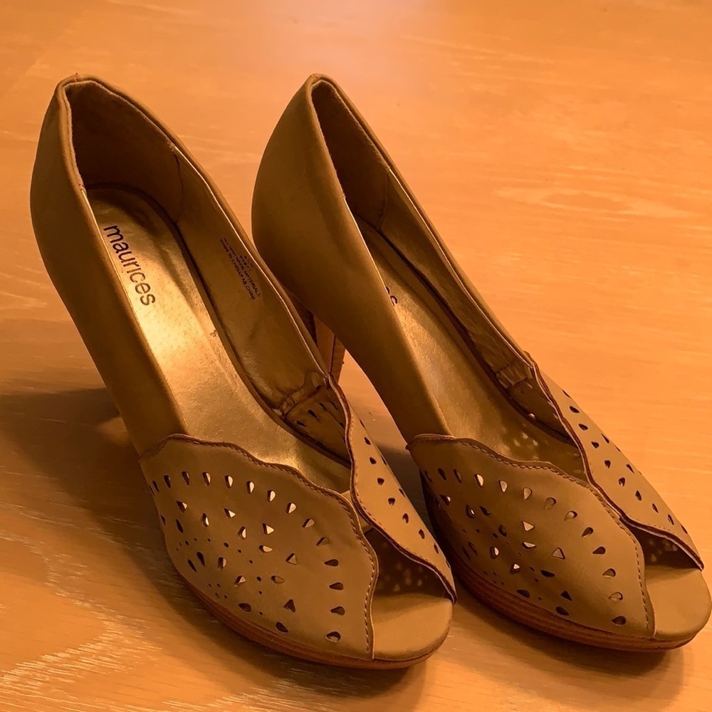 Women’s Laser Cut Maurices Heels 4 inch heels great cond - never worn? Sz 8.5M
